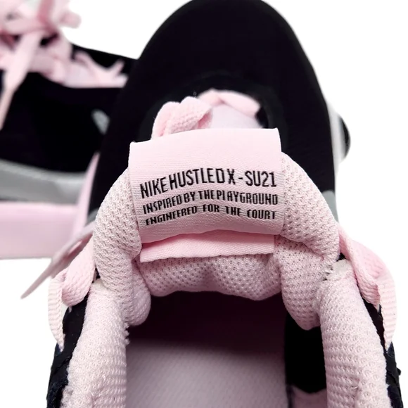 Nike Girls Basketball Sneakers Team Hustle Black Pink Girls Size 6 New In Box - Picture 9 of 12